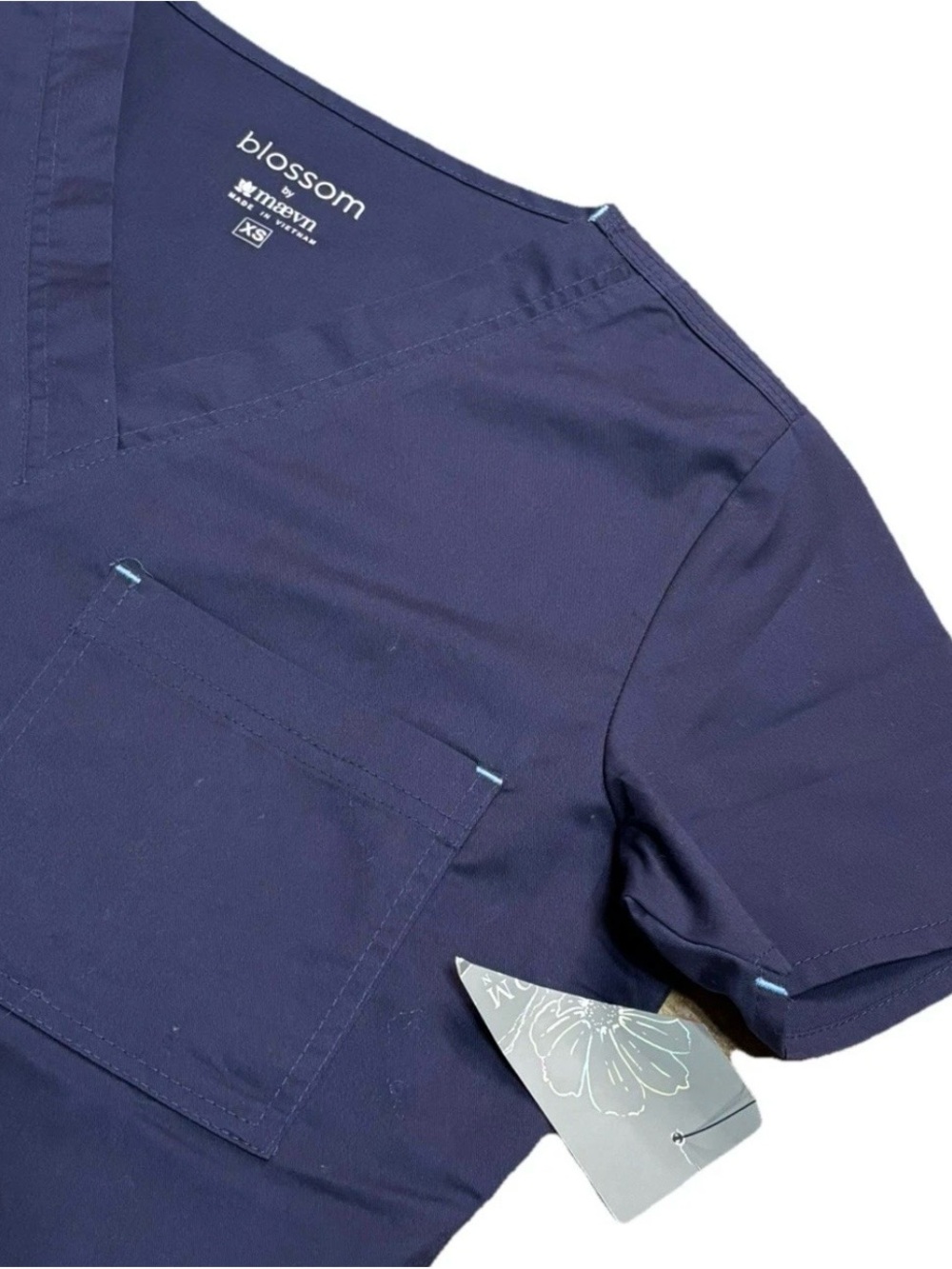 NWT Maevn Scrub Top Women's Size XS Medical 3Pocket V-Neck Relaxed fit Navy Blue - Picture 2 of 5